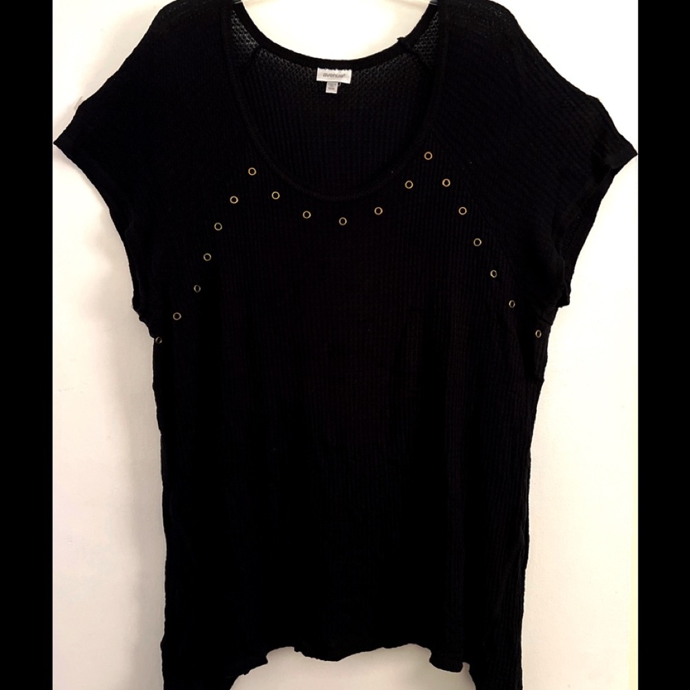 AVENUE mesh like, soft, great condition, 1/4 sleeve top.